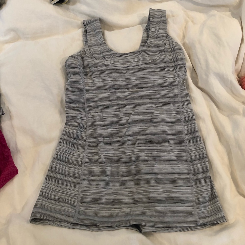Fitted lulu top with built in bra